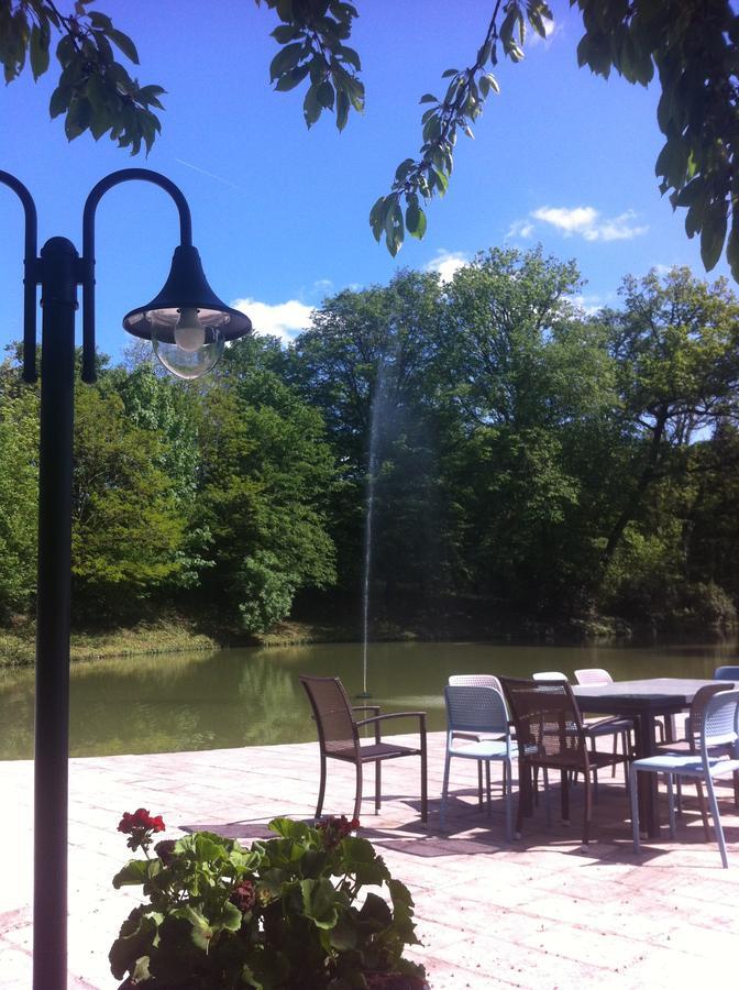 Chateau Marieville Bonneuil-Matours Bagian luar foto